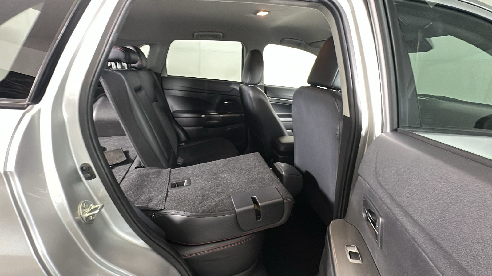 Used 2024 Mitsubishi Outlander Sport SE AWD/4WD image 32
