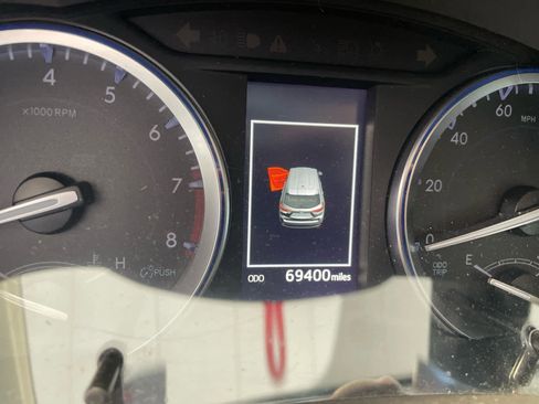 Used 2017 Toyota Highlander Limited image 2