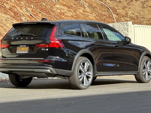 New 2025 Volvo V60 B5 Cross Country Plus w/ Protection Package Premier image 5