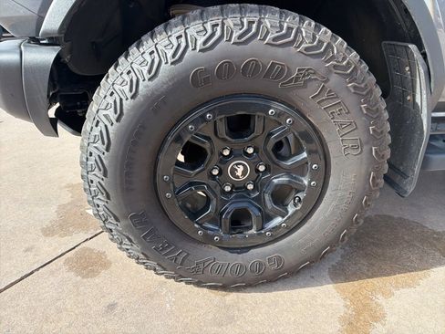 Used 2023 Ford Bronco Wildtrak image 9