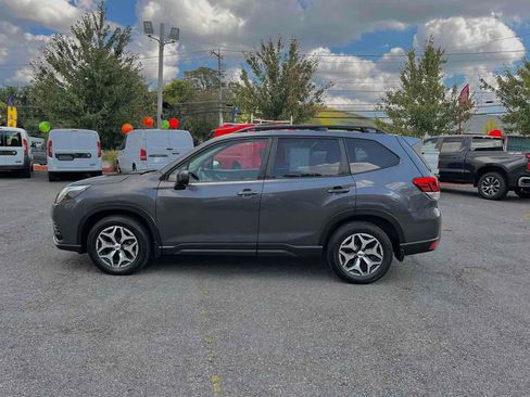 Used 2023 Subaru Forester Premium image 4