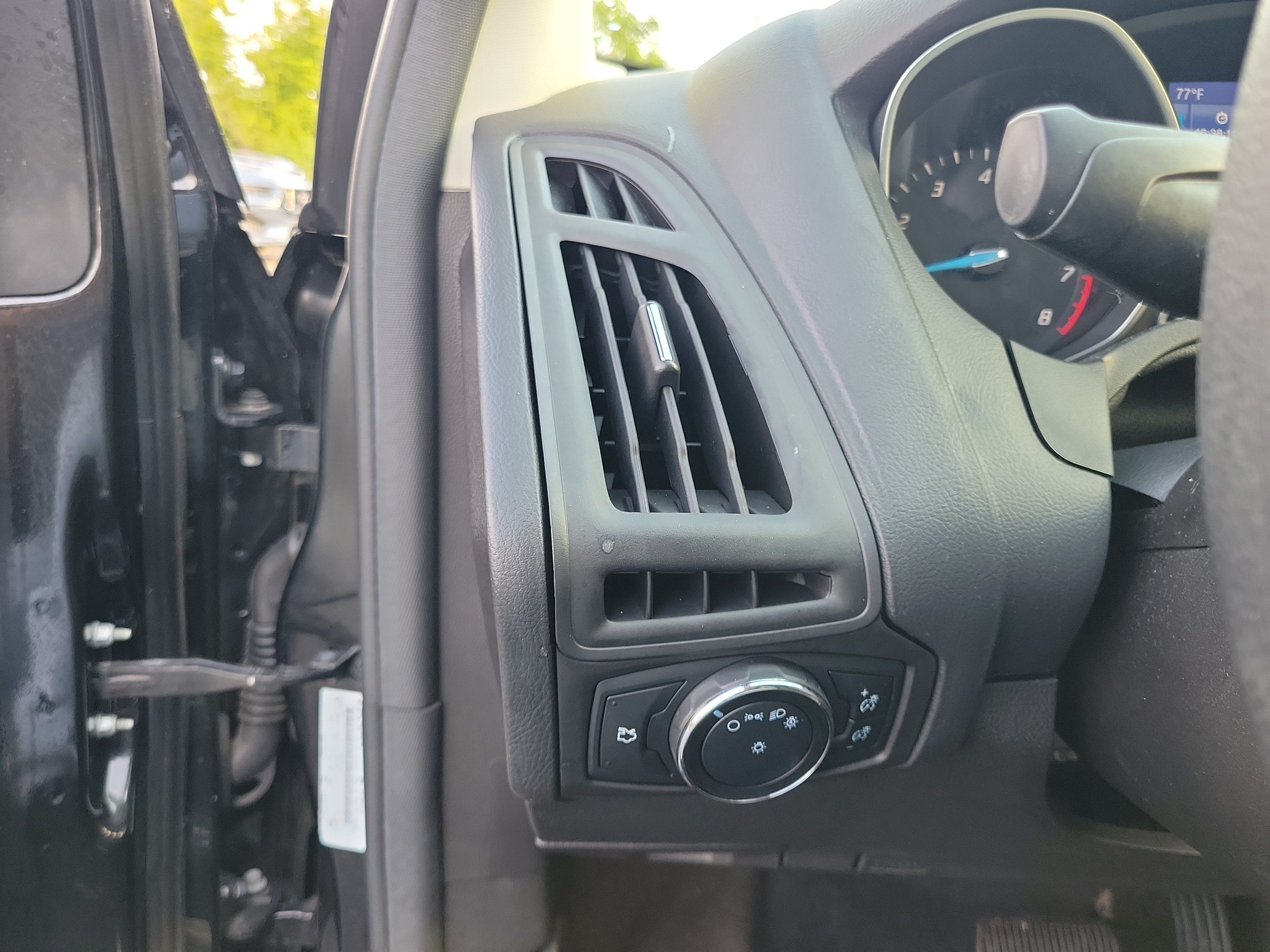 Used 2014 Ford Focus SE FWD image 20