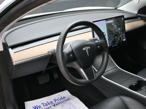 Used 2020 Tesla Model 3 Standard Range Plus image 11