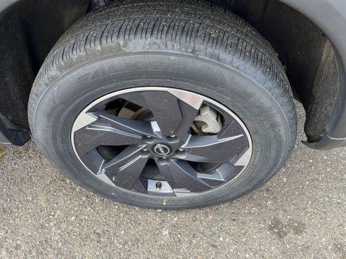 Used 2025 Nissan Rogue SV FWD image 32