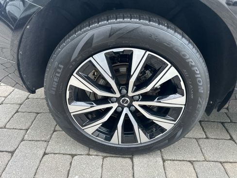 Used 2024 Volvo XC60 B5 Plus w/ Protection Package Premier AWD/4WD image 38