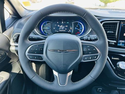 New 2026 Chrysler Pacifica Select w/ Quick Order Package 2EV image 18