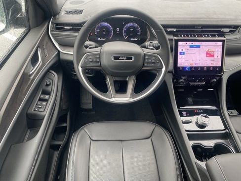 New 2025 Jeep Grand Cherokee L Limited w/ Luxury Tech Group II image 37