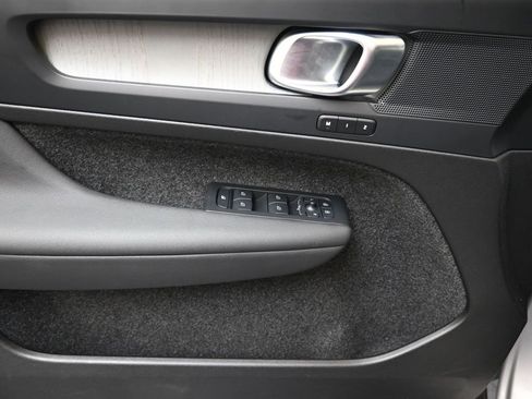 Certified 2025 Volvo XC40 B5 Core image 21