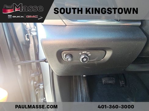 Used 2023 Chevrolet Traverse LT w/ Rear Camera Mirror Package image 14