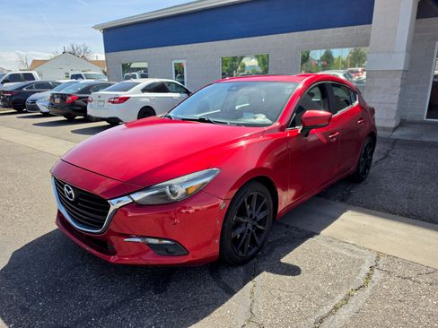 Used 2018 MAZDA MAZDA3 Grand Touring FWD image 3