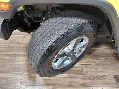 Used 2023 Jeep Wrangler Sahara w/ Cold Weather Group image 33