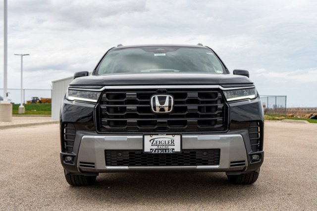 New 2026 Honda Pilot Touring image 2
