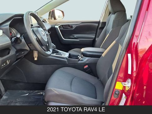 Used 2021 Toyota RAV4 LE FWD image 14