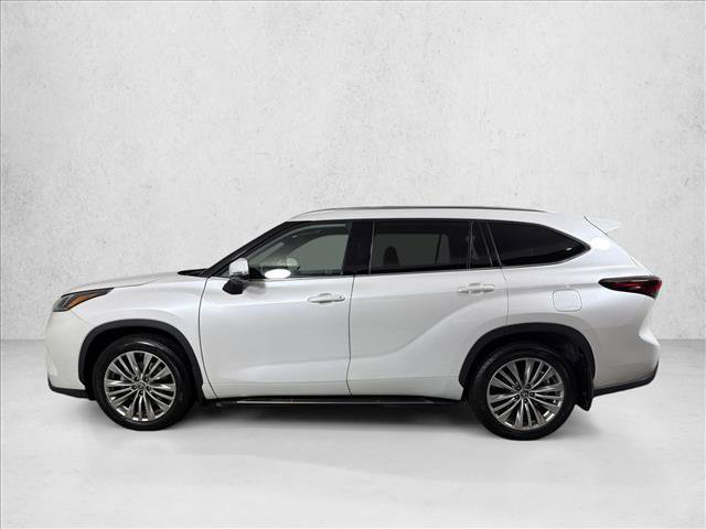 Used 2024 Toyota Highlander Platinum FWD image 8