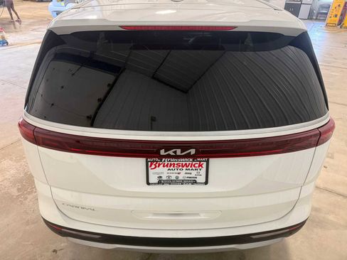 Used 2024 Kia Carnival LX FWD image 16