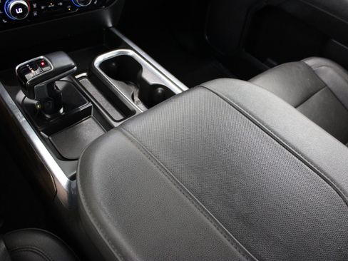 Used 2023 GMC Sierra 1500 SLT AWD/4WD image 19