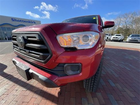 Used 2018 Toyota Tacoma SR image 6