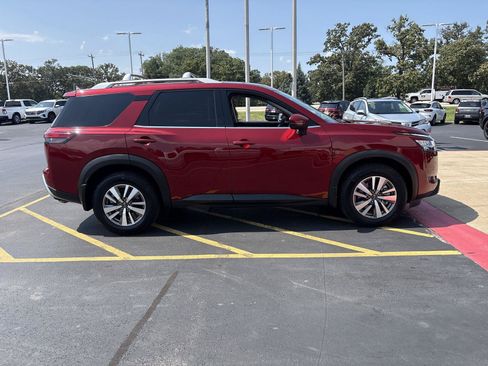 Used 2022 Nissan Pathfinder SL AWD/4WD image 4