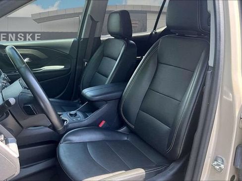 Used 2023 GMC Terrain SLT w/ Infotainment Package II AWD/4WD image 28