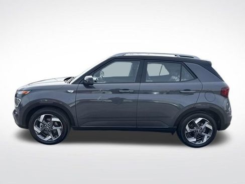 Certified 2025 Hyundai Venue Limited FWD image 2