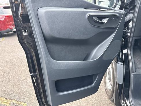 Used 2024 Mercedes-Benz Sprinter 2500 image 8