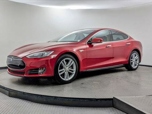 Used 2013 Tesla Model S Performance image 2