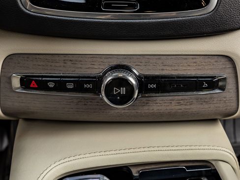 Used 2025 Volvo XC90 B6 Ultra w/ Protection Package Premier image 22