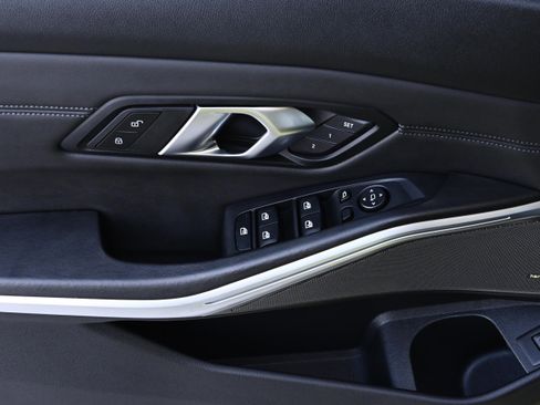 Used 2024 BMW M3 Competition w/ Executive Package image 33