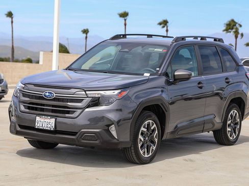 Used 2025 Subaru Forester Premium w/ Convenience Package #1 AWD/4WD image 3