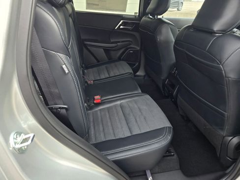 New 2026 Mitsubishi Outlander SE image 7