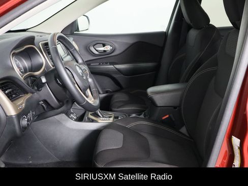 Used 2015 Jeep Cherokee Latitude w/ Comfort/Convenience Group FWD image 7