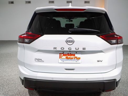 Used 2024 Nissan Rogue SV image 8