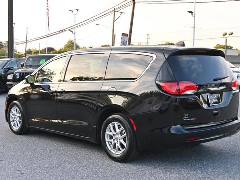 Used 2021 Chrysler Voyager LX FWD image 9
