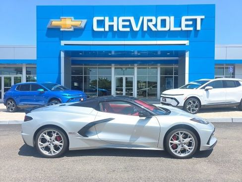 Used 2023 Chevrolet Corvette Stingray Premium Conv w/ Z51 Performance Package RWD image 3