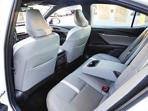 Used 2025 Toyota Camry SE image 17