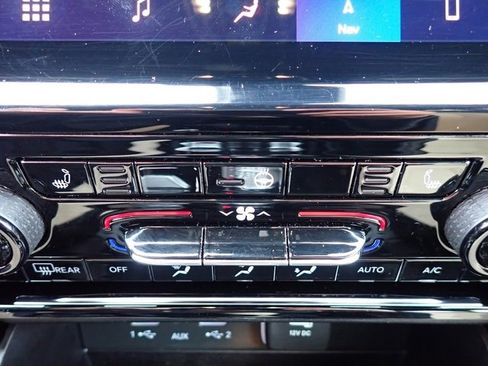 Used 2023 Jeep Grand Cherokee Limited image 24