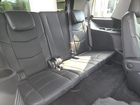 Used 2018 Cadillac Escalade Luxury image 18