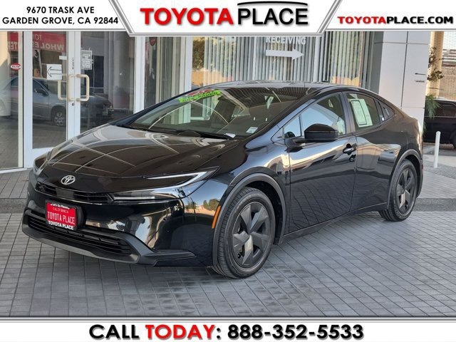 Used 2025 Toyota Prius LE FWD image 1