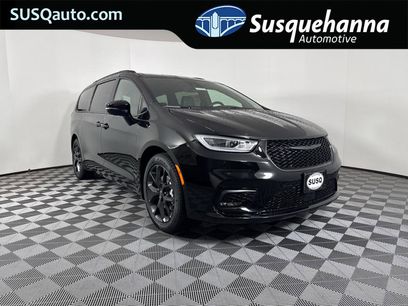 New 2026 Chrysler Pacifica Limited w/ S Appearance Package