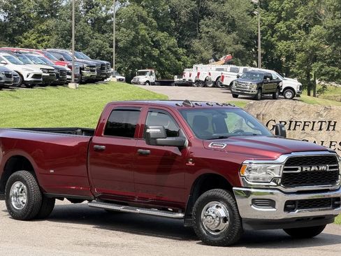 Used 2024 RAM 3500 Tradesman w/ Chrome Appearance Group AWD/4WD image 1
