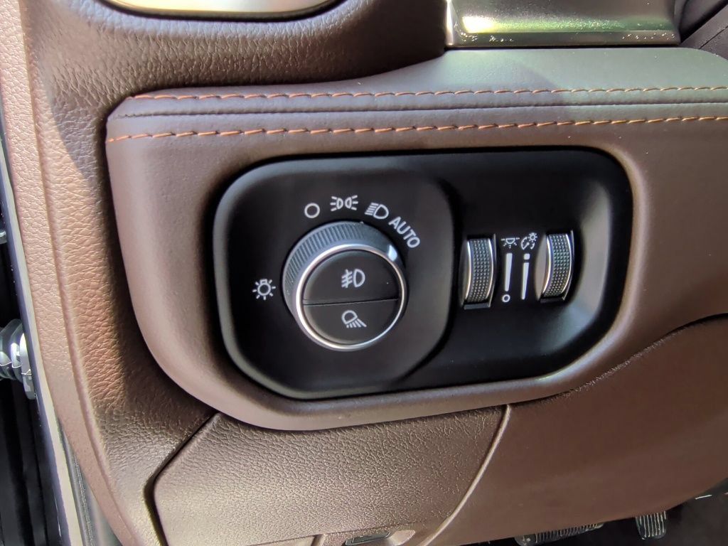 Used 2026 RAM 2500 Limited AWD/4WD image 16