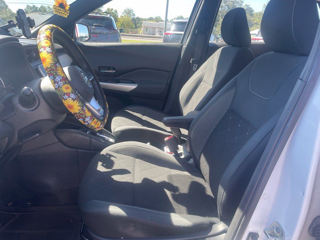 Used 2020 Nissan Kicks SV FWD image 12