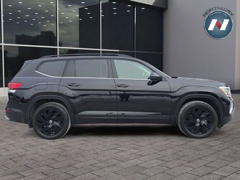 Used 2024 Volkswagen Atlas SE w/ Panoramic Sunroof Package image 6