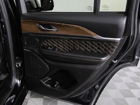 Used 2023 Jeep Grand Cherokee Summit image 43