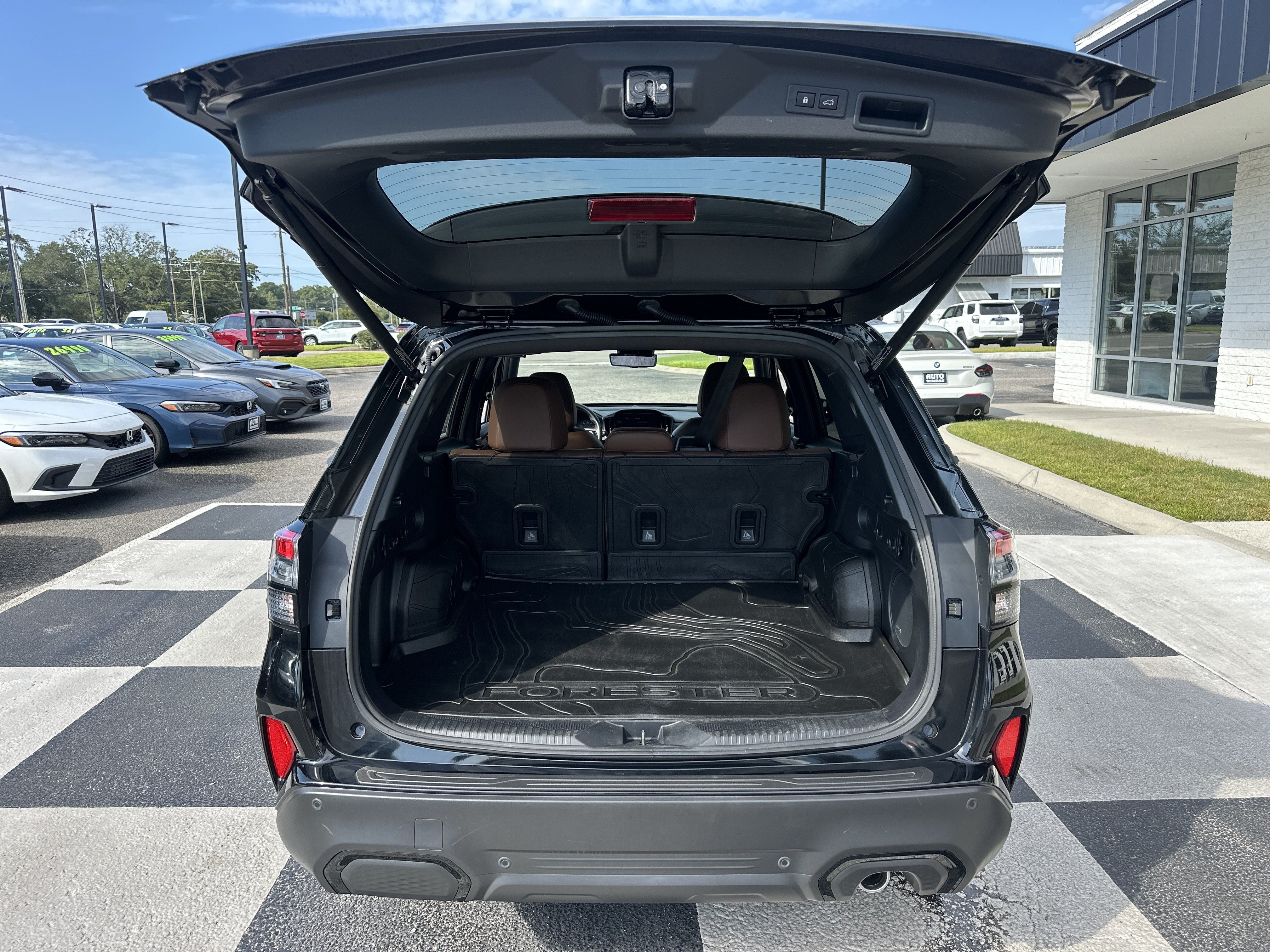 Used 2025 Subaru Forester Touring w/ Popular Package - Touring AWD/4WD image 5