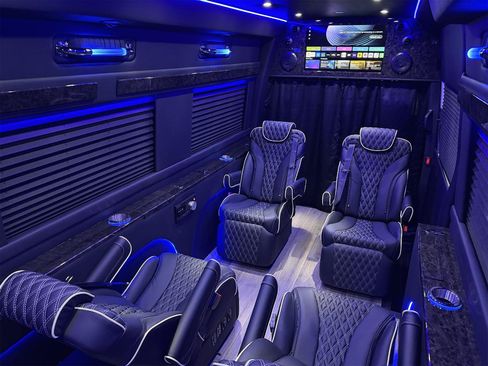 Used 2023 Mercedes-Benz Sprinter 3500 w/ Parking Package image 17