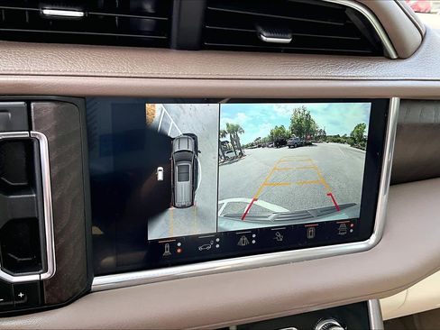 Used 2023 GMC Yukon Denali w/ Advanced Technology Package AWD/4WD image 27