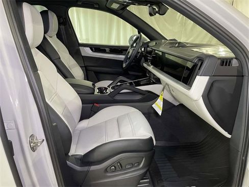 New 2026 Porsche Cayenne S image 24