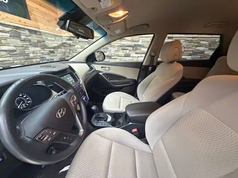 Used 2018 Hyundai Santa Fe SE AWD/4WD image 9