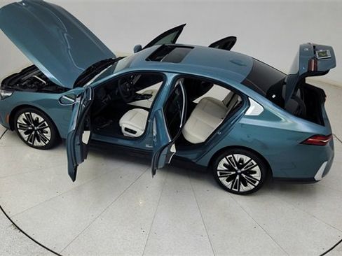 Used 2026 BMW 540i xDrive image 90